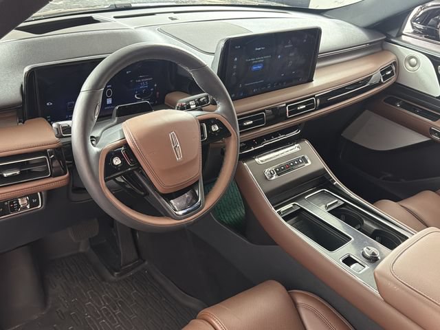 Used 2026 Lincoln Aviator Reserve w/ Luxury Package AWD/4WD image 2