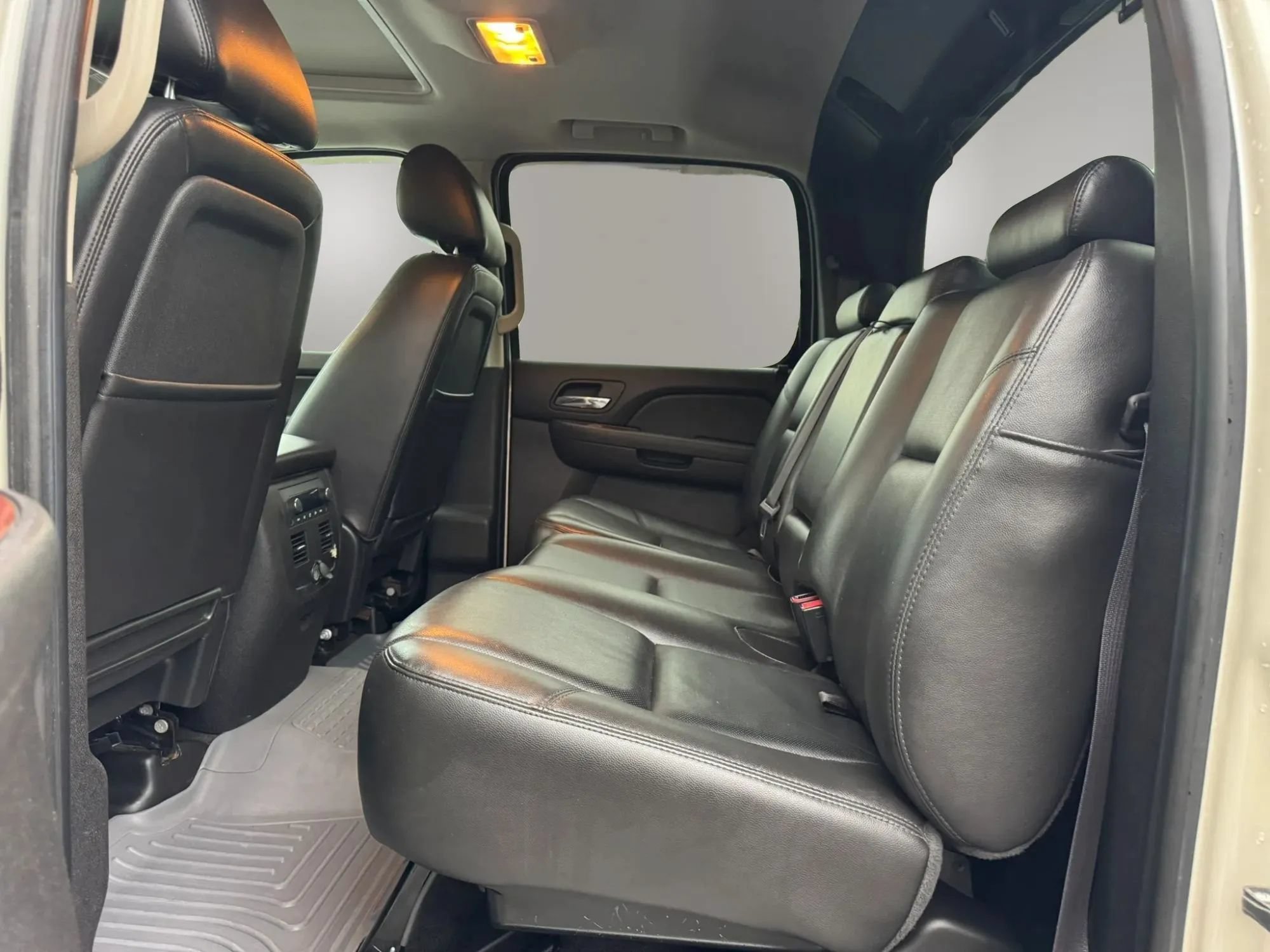 Used 2012 Chevrolet Avalanche LTZ AWD/4WD image 13