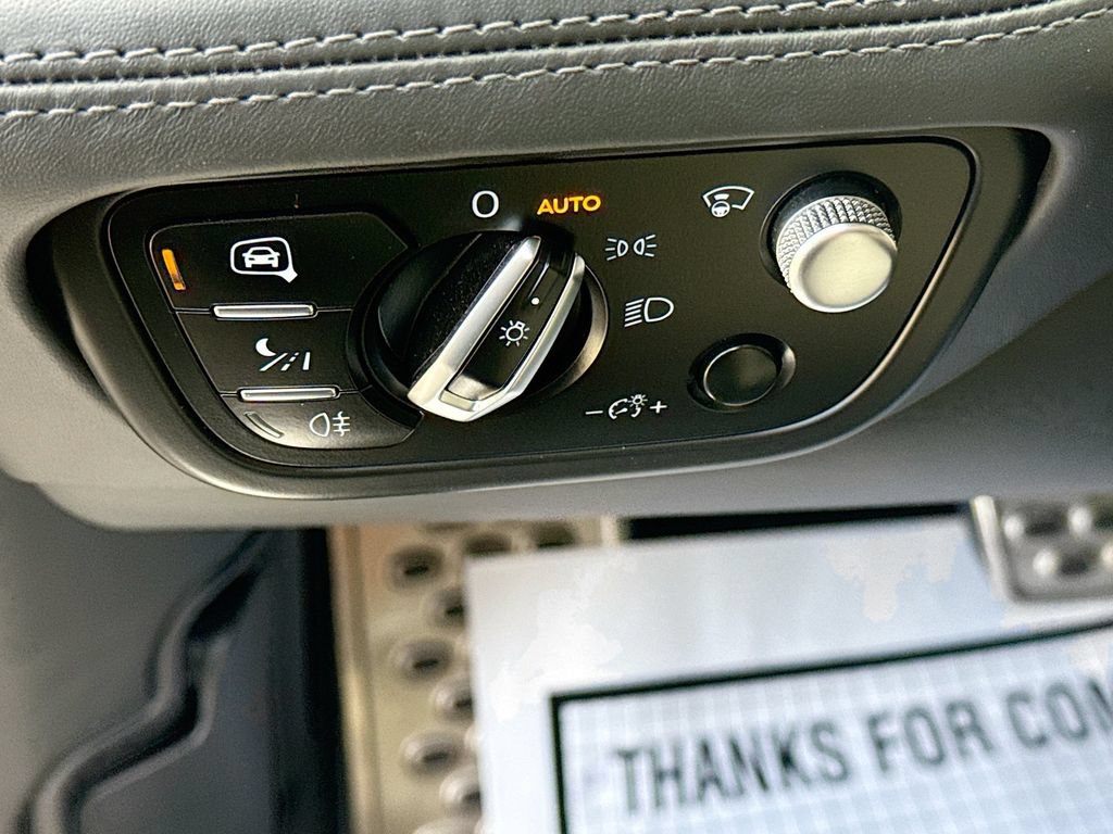 Used 2018 Bentley Bentayga AWD/4WD image 11