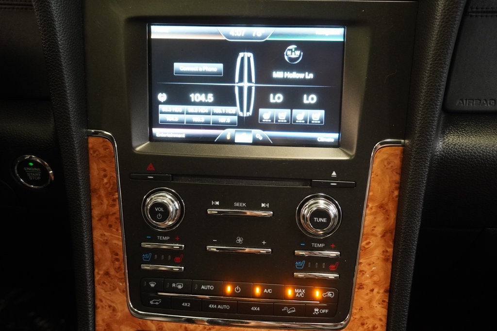 Used 2015 Lincoln Navigator L 4WD image 22