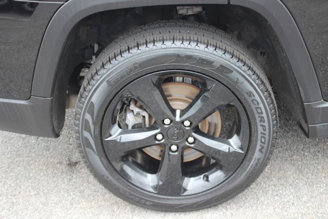 Used 2024 Jeep Grand Cherokee L Limited w/ Black Appearance Package AWD/4WD image 40