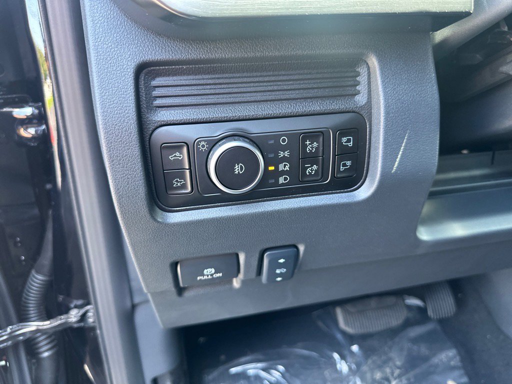 New 2025 Ford F250 Lariat w/ Chrome Package image 21