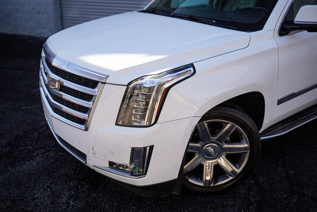 Used 2016 Cadillac Escalade Luxury image 2