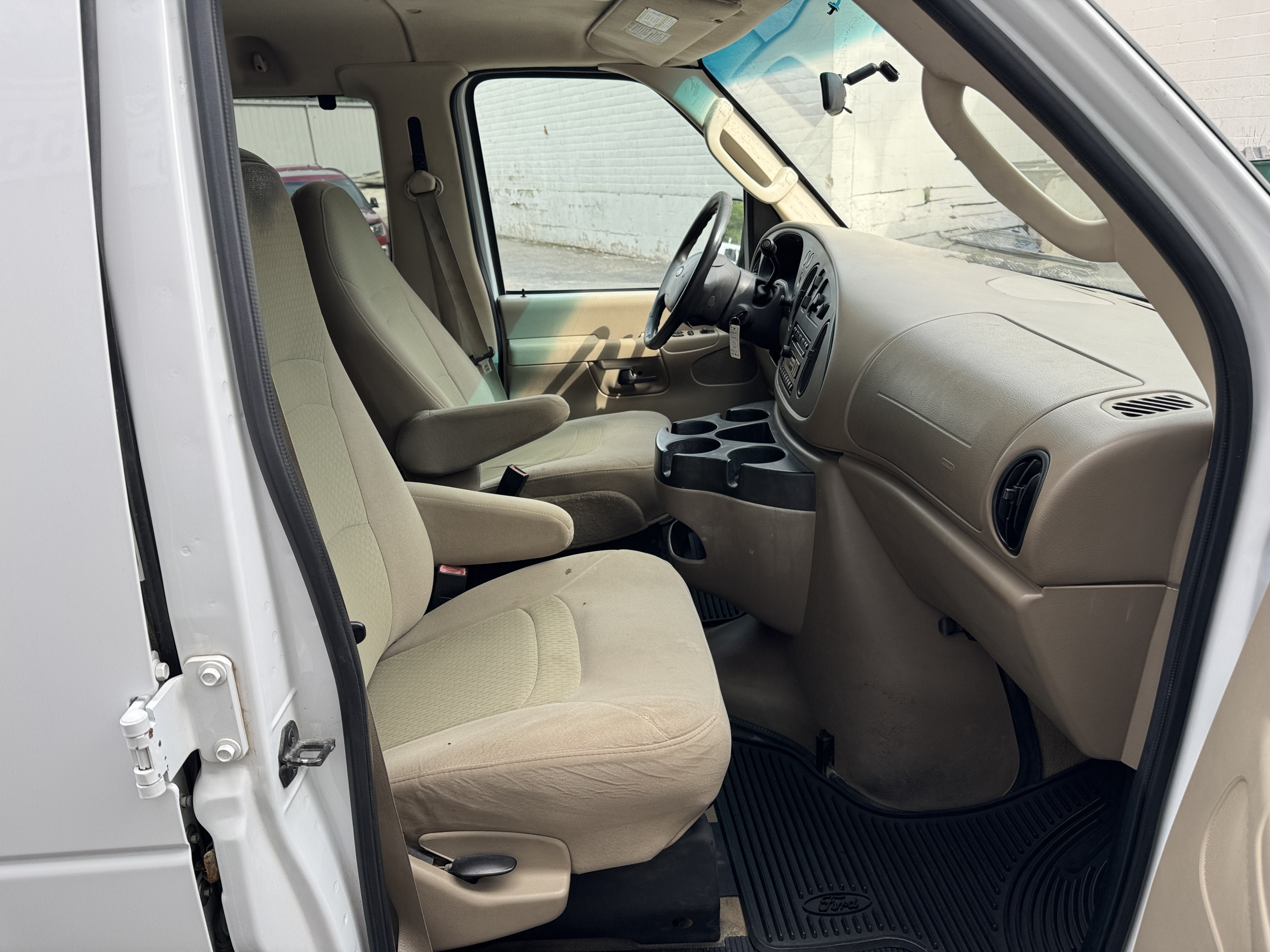Used 2008 Ford E-350 and Econoline 350 XL RWD image 21