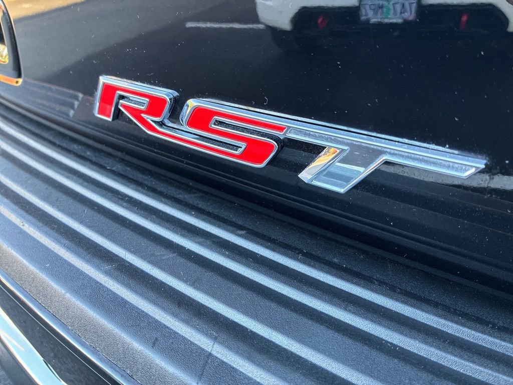 Used 2022 Chevrolet Suburban RST w/ Luxury Package image 35