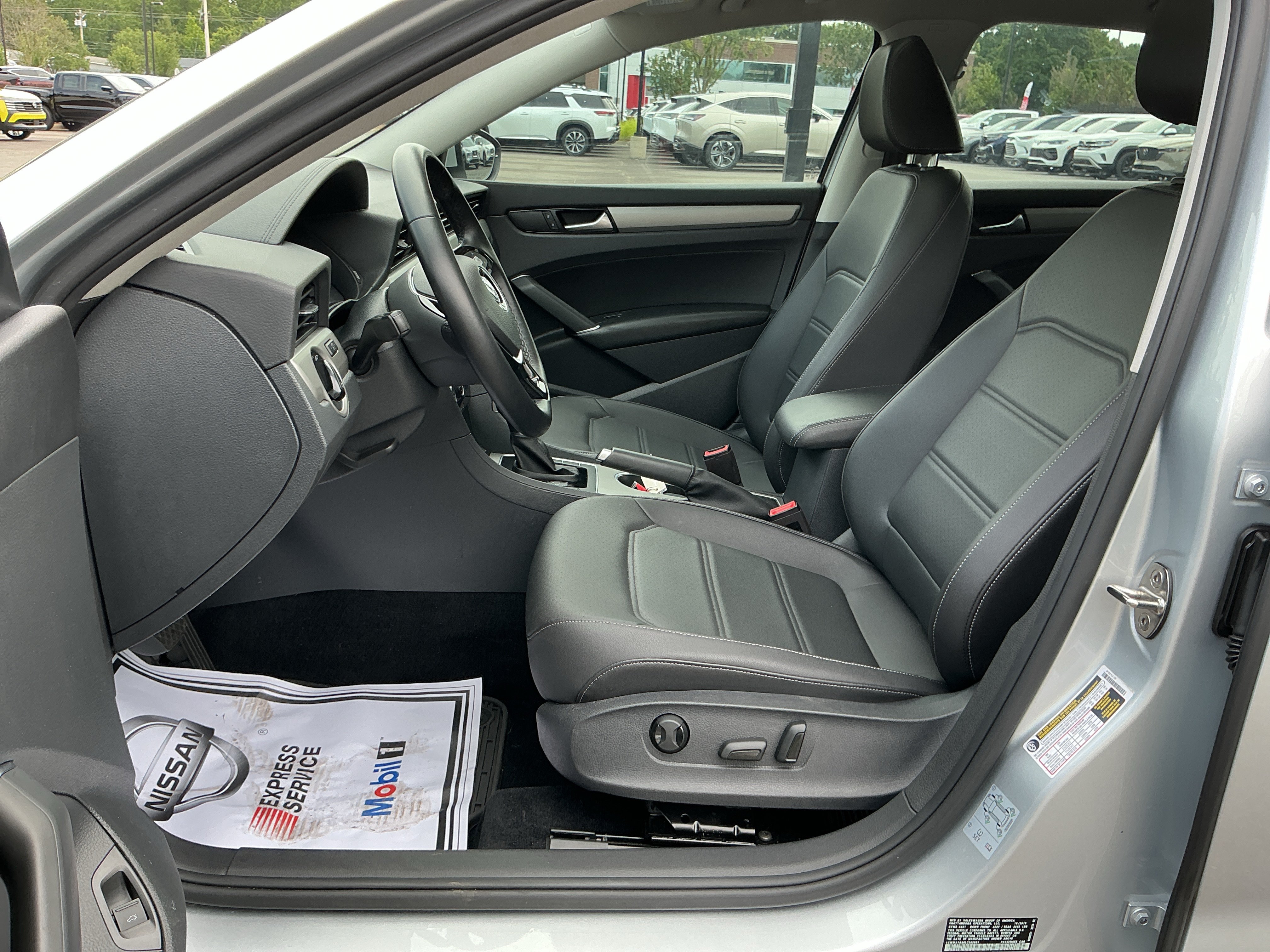 Used 2020 Volkswagen Passat 2.0T SE w/ Sunroof Package FWD image 12
