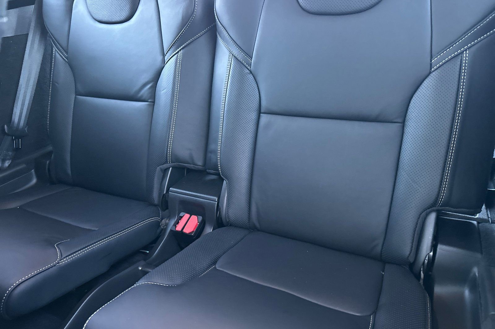 Used 2022 Volvo XC90 T8 R-Design image 17