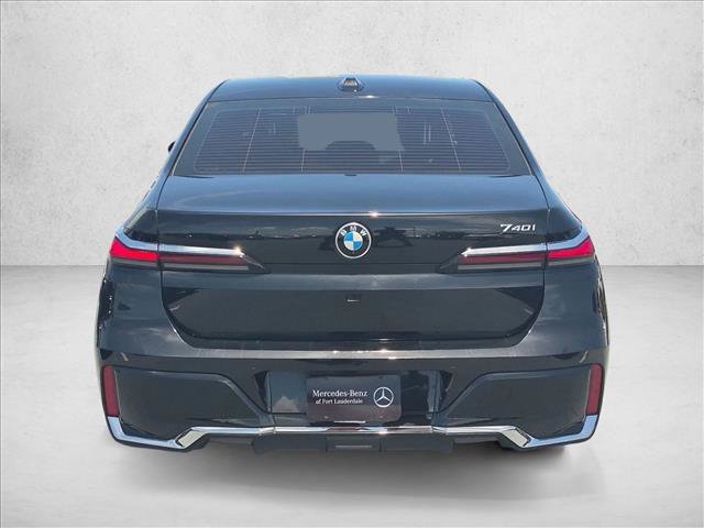 Used 2023 BMW 740i w/ Parking Assistance Package RWD image 7
