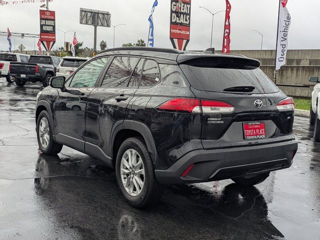 Used 2025 Toyota Corolla Cross LE image 11