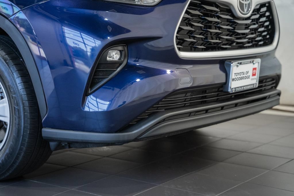 Used 2023 Toyota Highlander LE FWD image 12