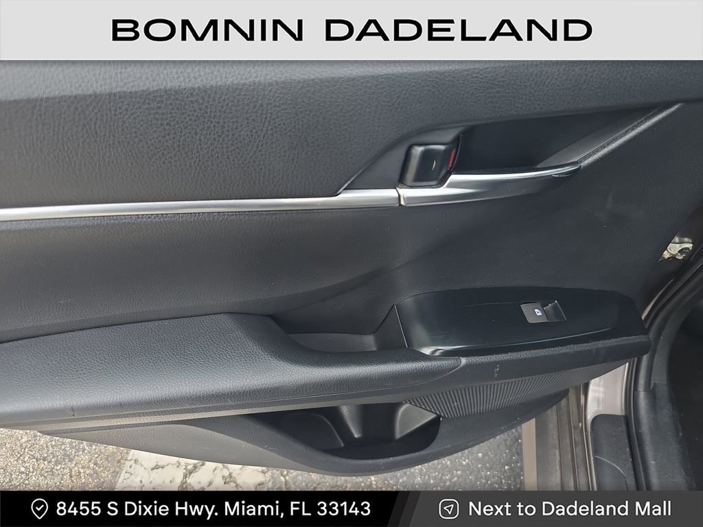 Used 2020 Toyota Camry LE image 8