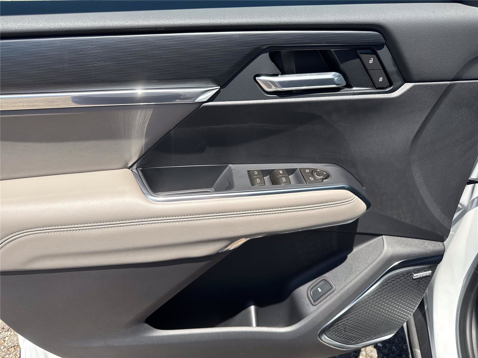 New 2026 GMC Acadia Elevation w/ Elevation Premium Package FWD image 17