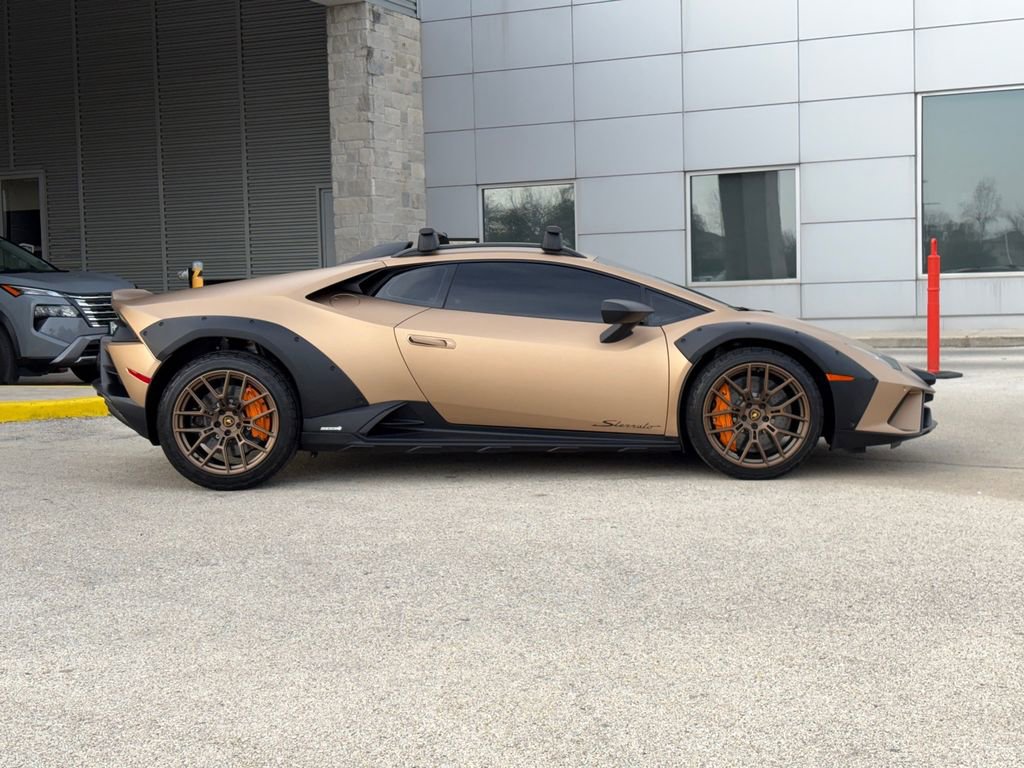 Used 2024 Lamborghini Huracan Sterrato image 4