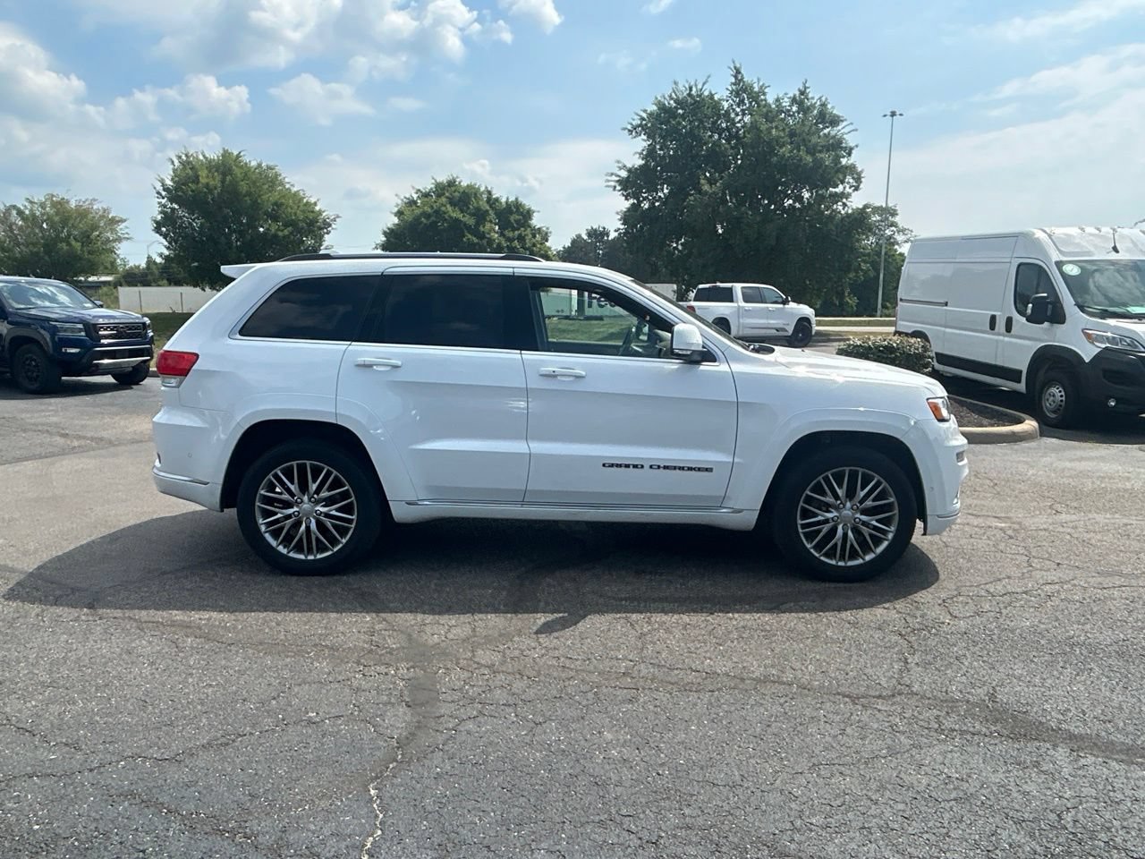 Used 2017 Jeep Grand Cherokee Summit w/ Platinum Series Group AWD/4WD image 2