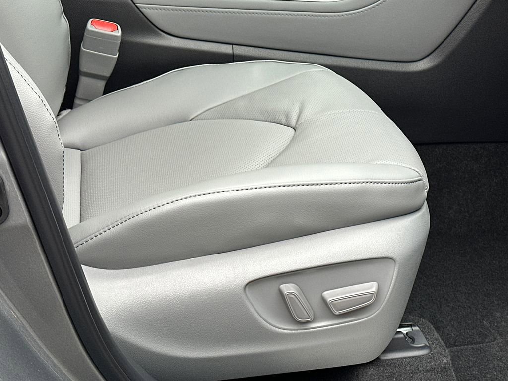 New 2026 Toyota Highlander Platinum image 14