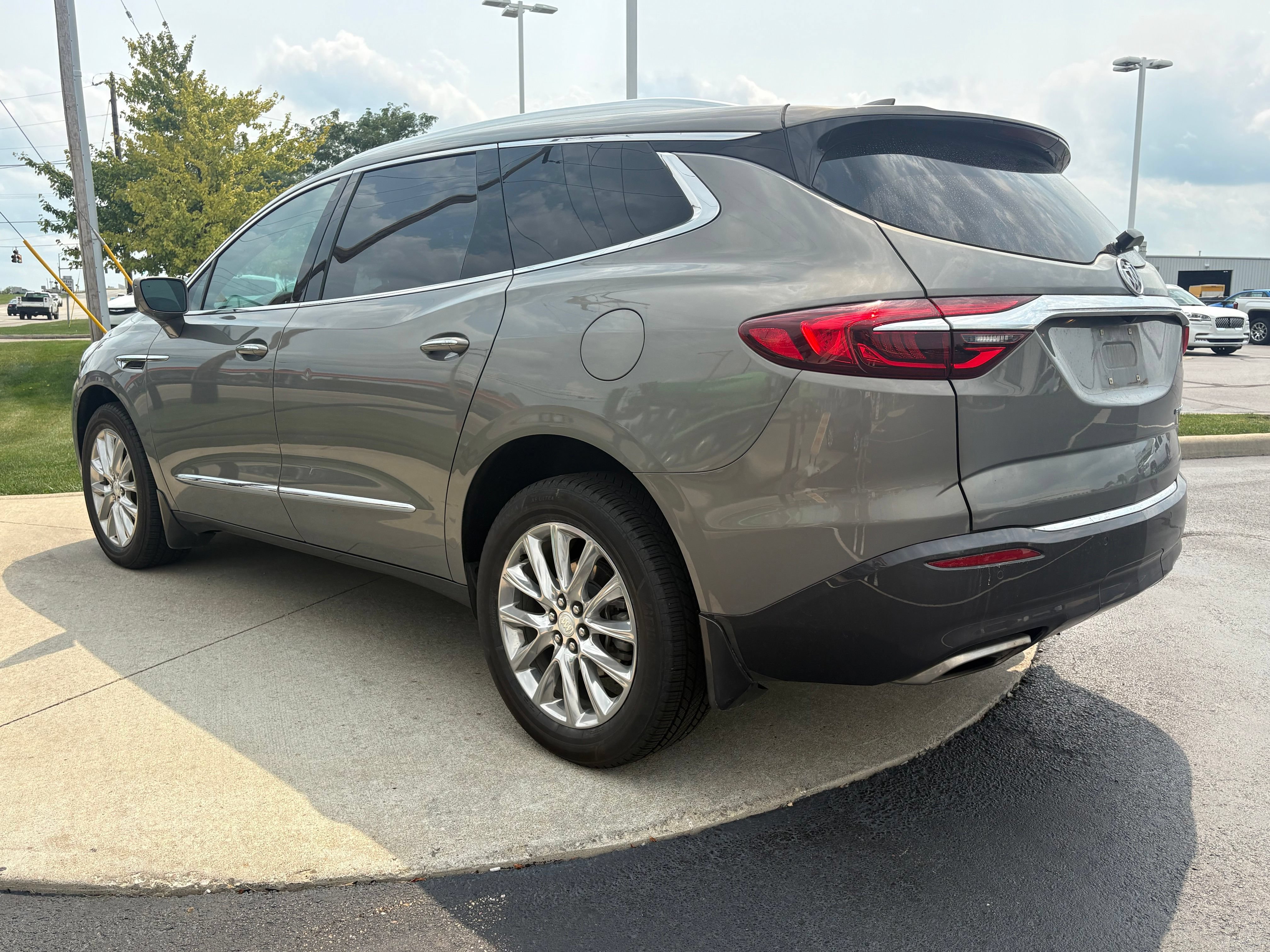 Used 2019 Buick Enclave Premium w/ Experience Buick Package FWD image 5
