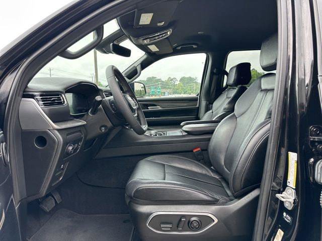 Certified 2024 Jeep Wagoneer Series II w/ Flexible Seating Group RWD image 9