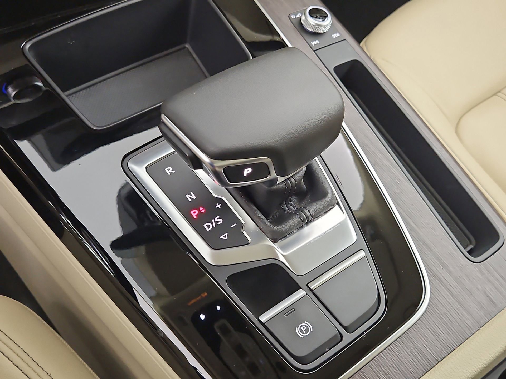 Certified 2025 Audi Q5 2.0T Premium w/ Convenience Plus Package image 38