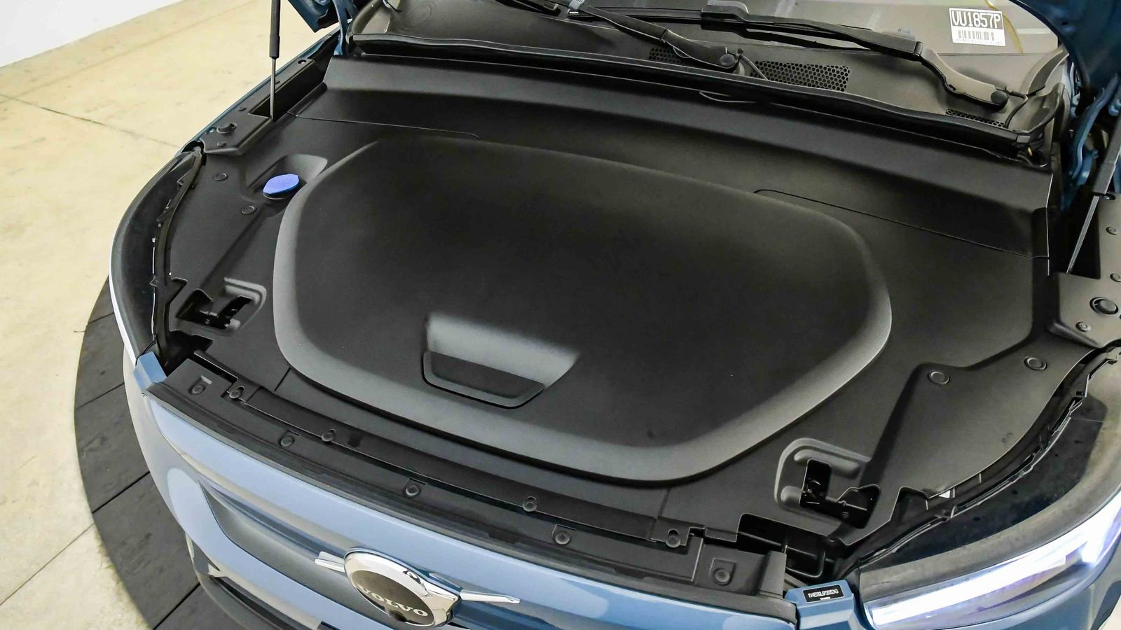 Certified 2023 Volvo C40 P8 Recharge Plus w/ Climate Package AWD/4WD image 29