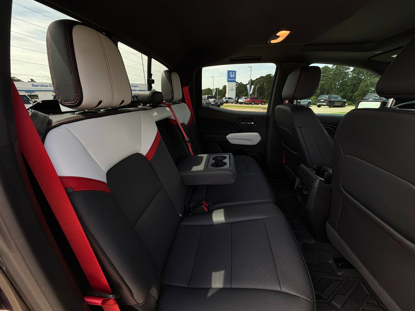 Used 2024 GMC Canyon AT4X AWD/4WD image 34