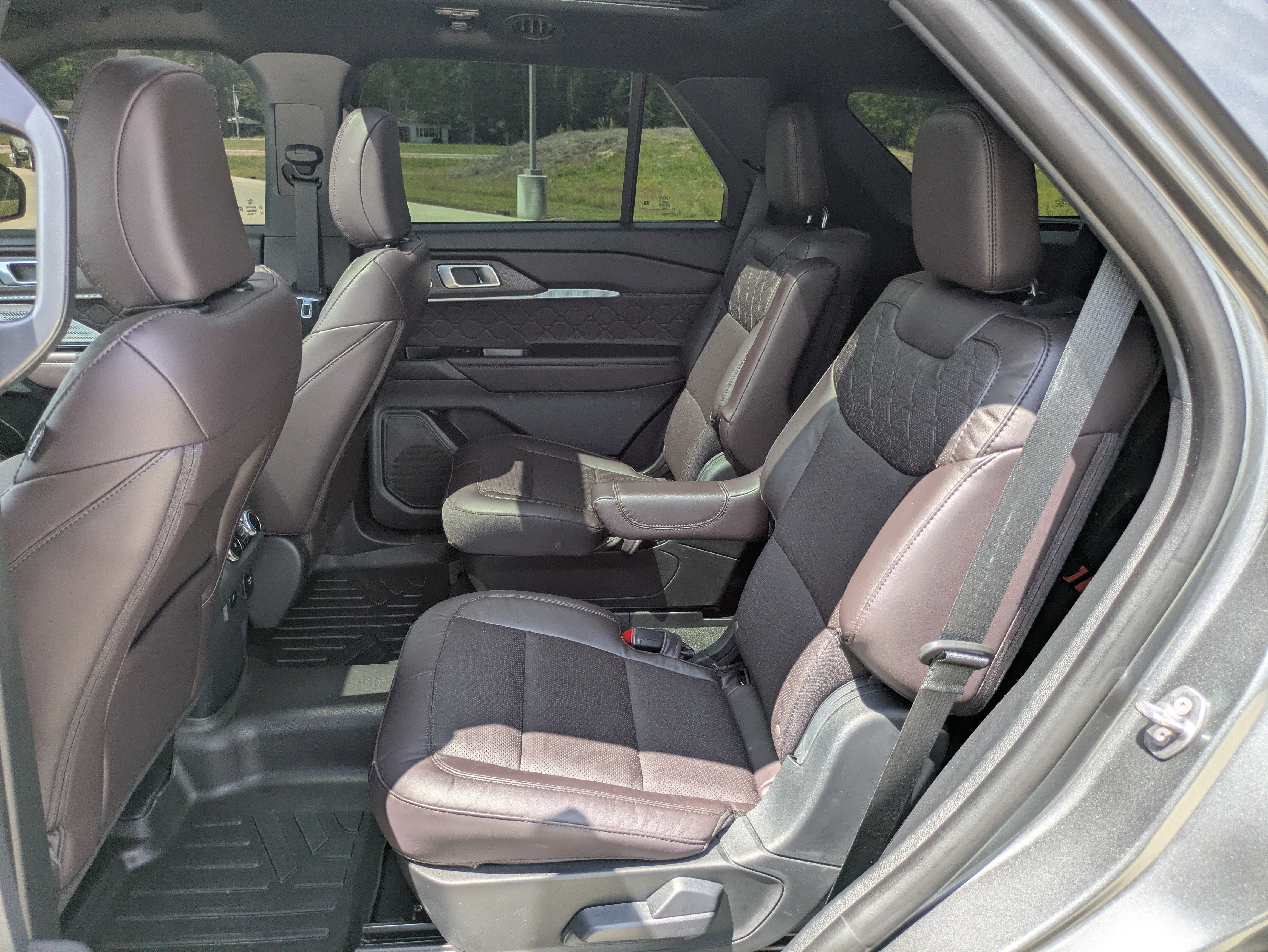 Used 2025 Ford Explorer Platinum w/ Ultimate Package AWD/4WD image 11
