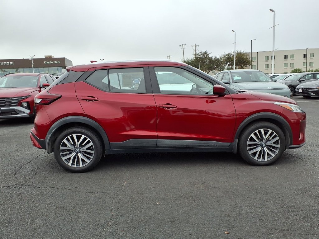 Used 2022 Nissan Kicks SV FWD image 6