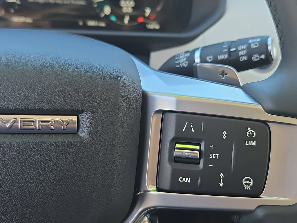 Certified 2025 Land Rover Discovery S image 20