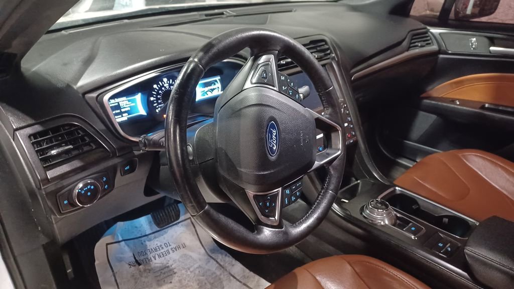 Used 2019 Ford Fusion Titanium image 4