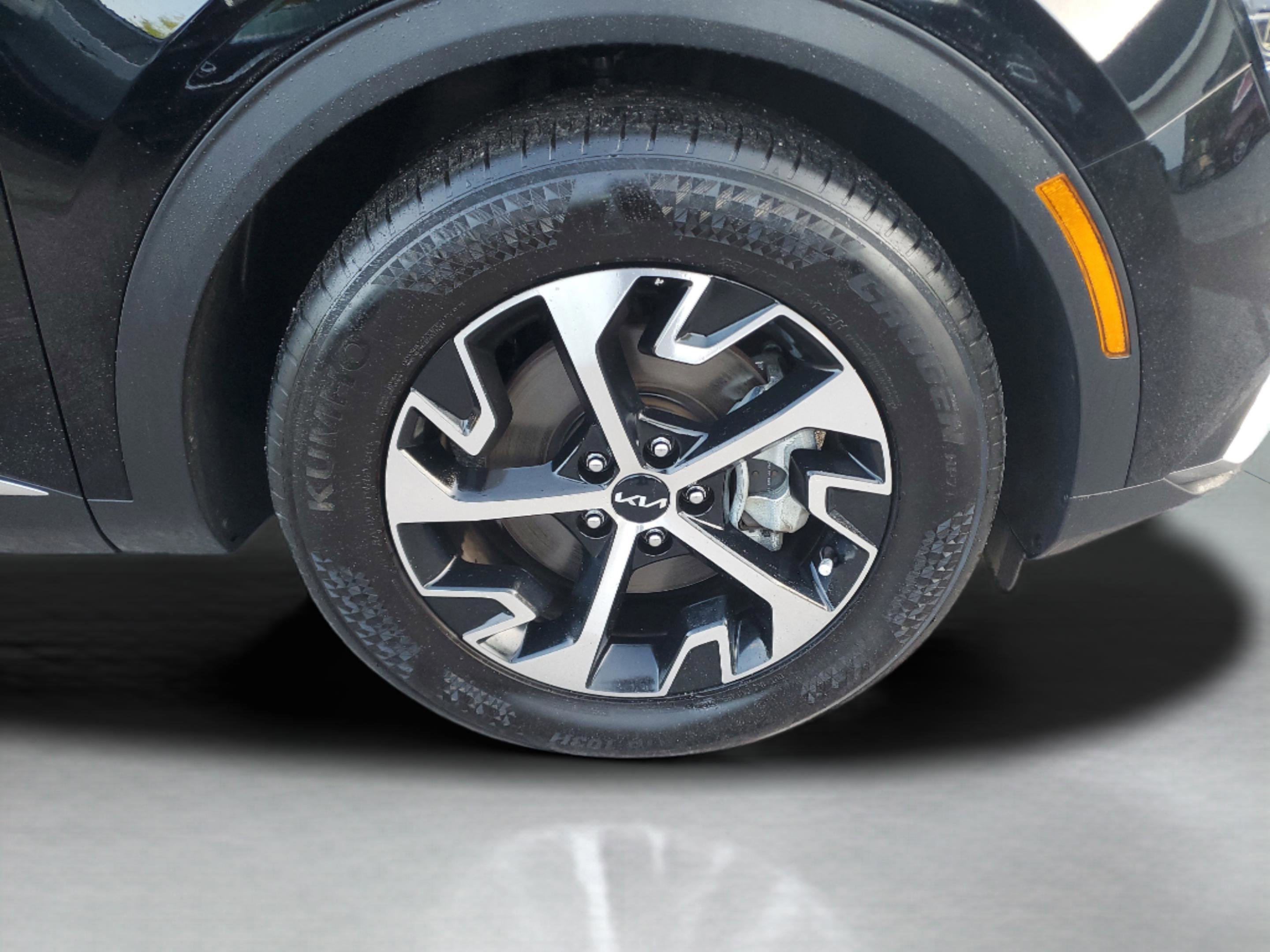 Certified 2025 Kia Sportage EX w/ Premium Package image 6