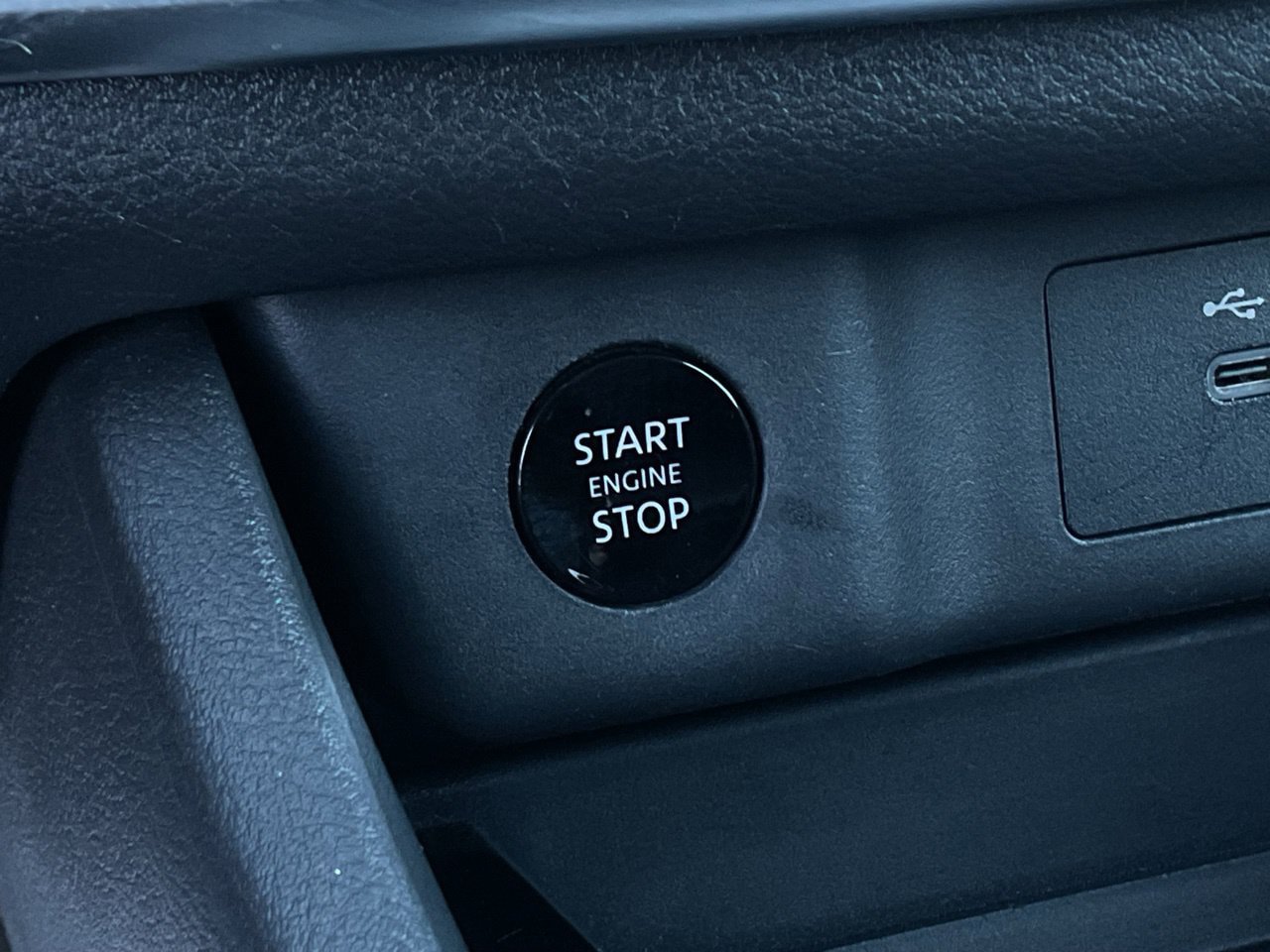 Used 2025 Nissan Rogue SV FWD image 26