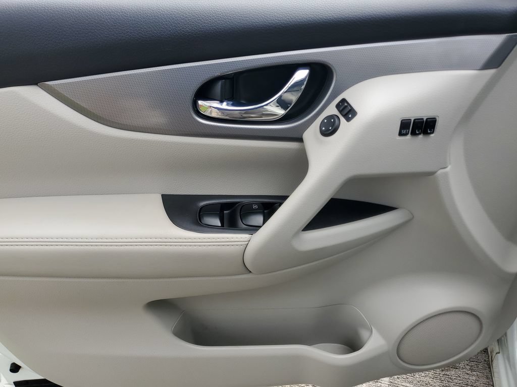 Certified 2020 Nissan Rogue Sport SL w/ Premium Package FWD image 17
