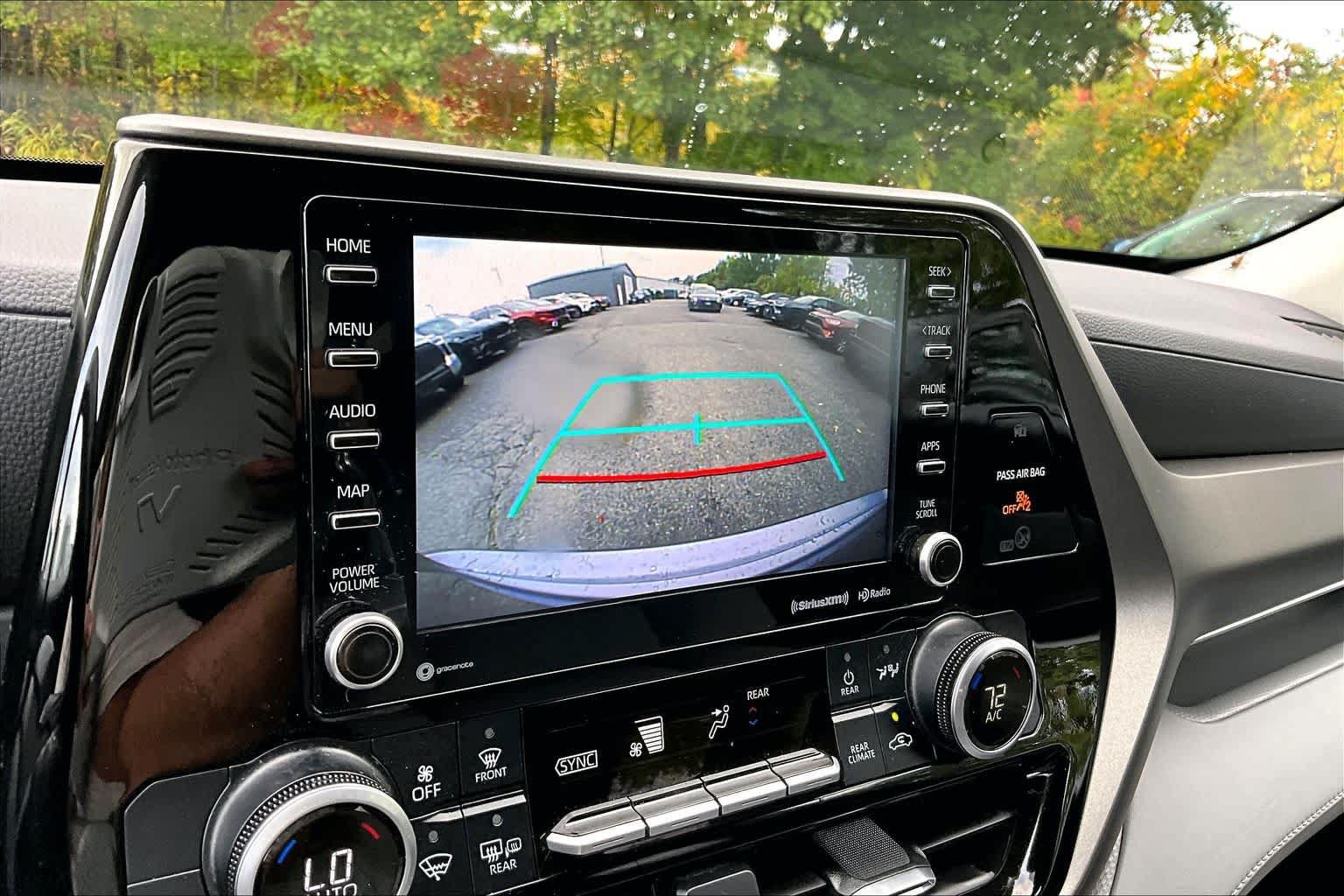 Used 2021 Toyota Highlander LE AWD/4WD image 27