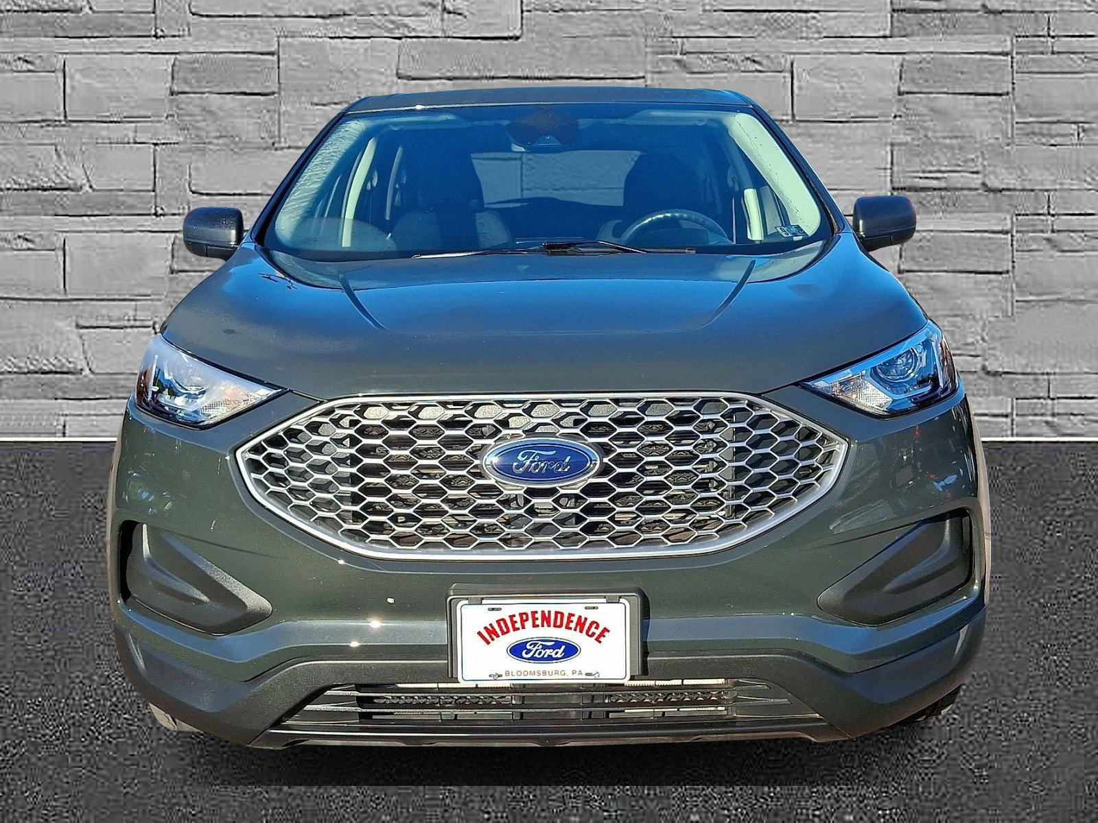 Certified 2024 Ford Edge SE image 3