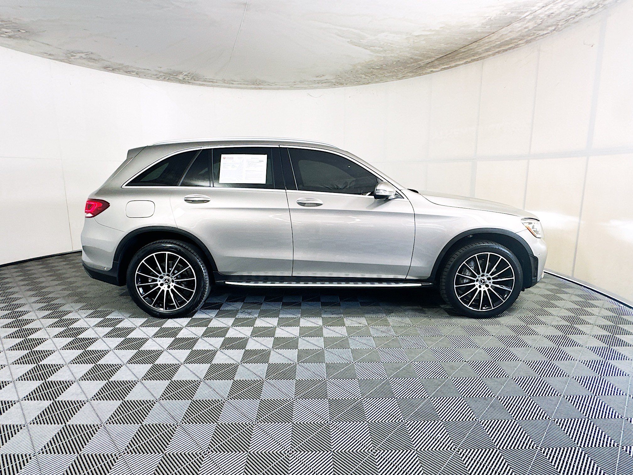 Used 2020 Mercedes-Benz GLC 300 image 2