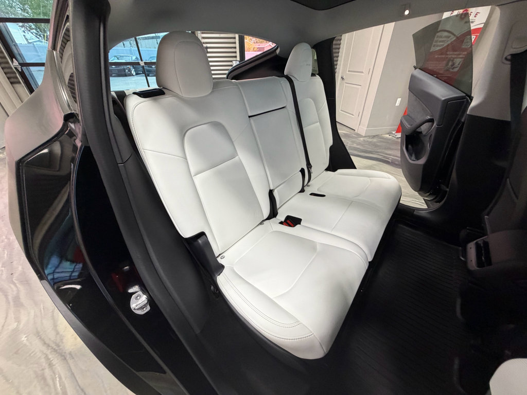 Used 2022 Tesla Model Y Long Range image 7