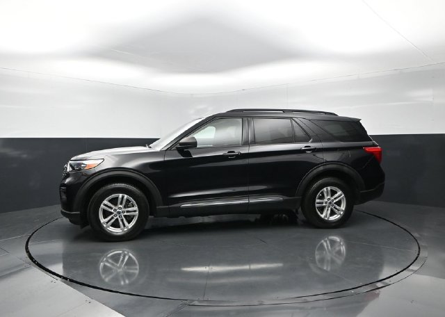 Used 2020 Ford Explorer XLT w/ Comfort Package AWD/4WD image 3