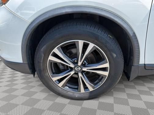 Used 2018 Nissan Rogue SL w/ Premium Package AWD/4WD image 13