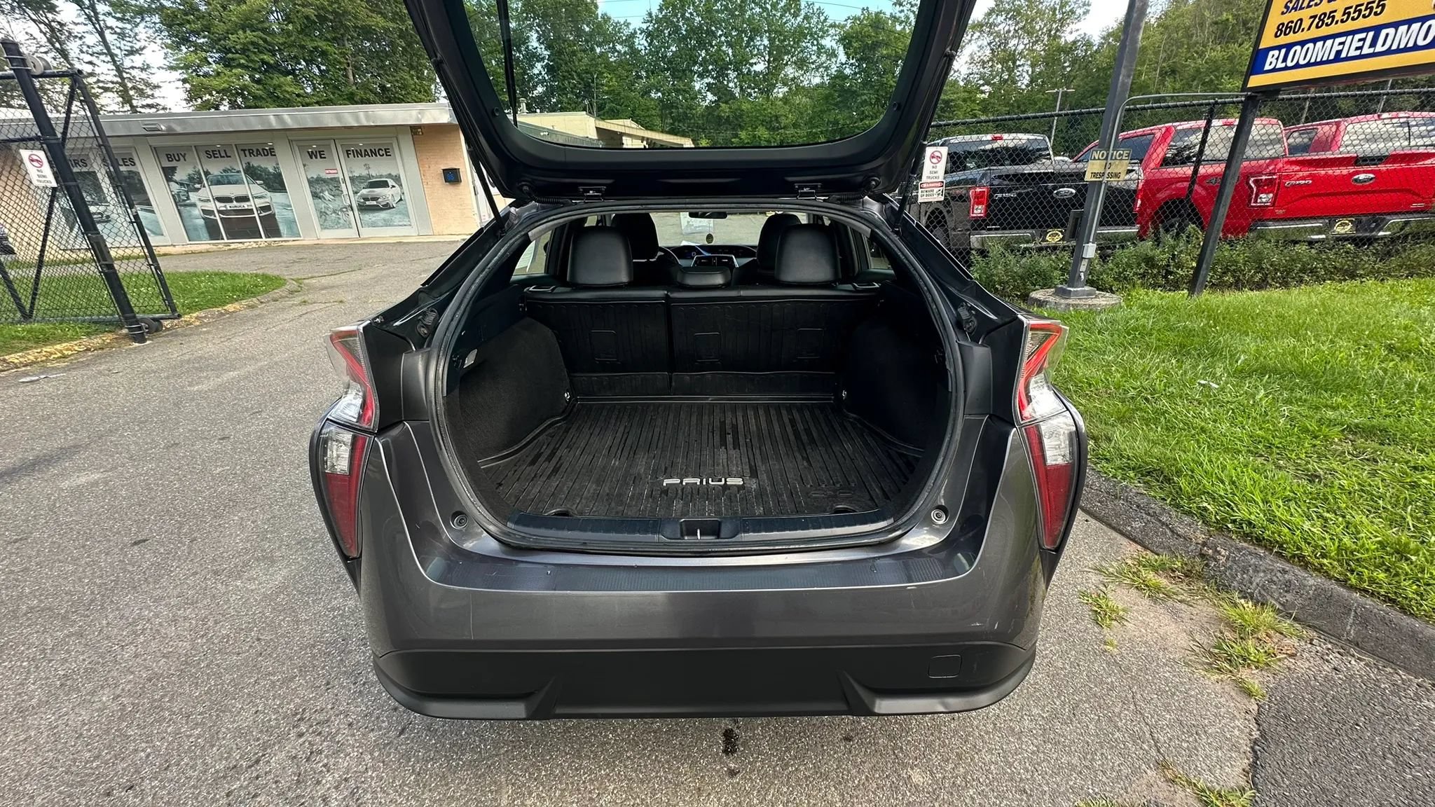 Used 2017 Toyota Prius Three Touring FWD image 9
