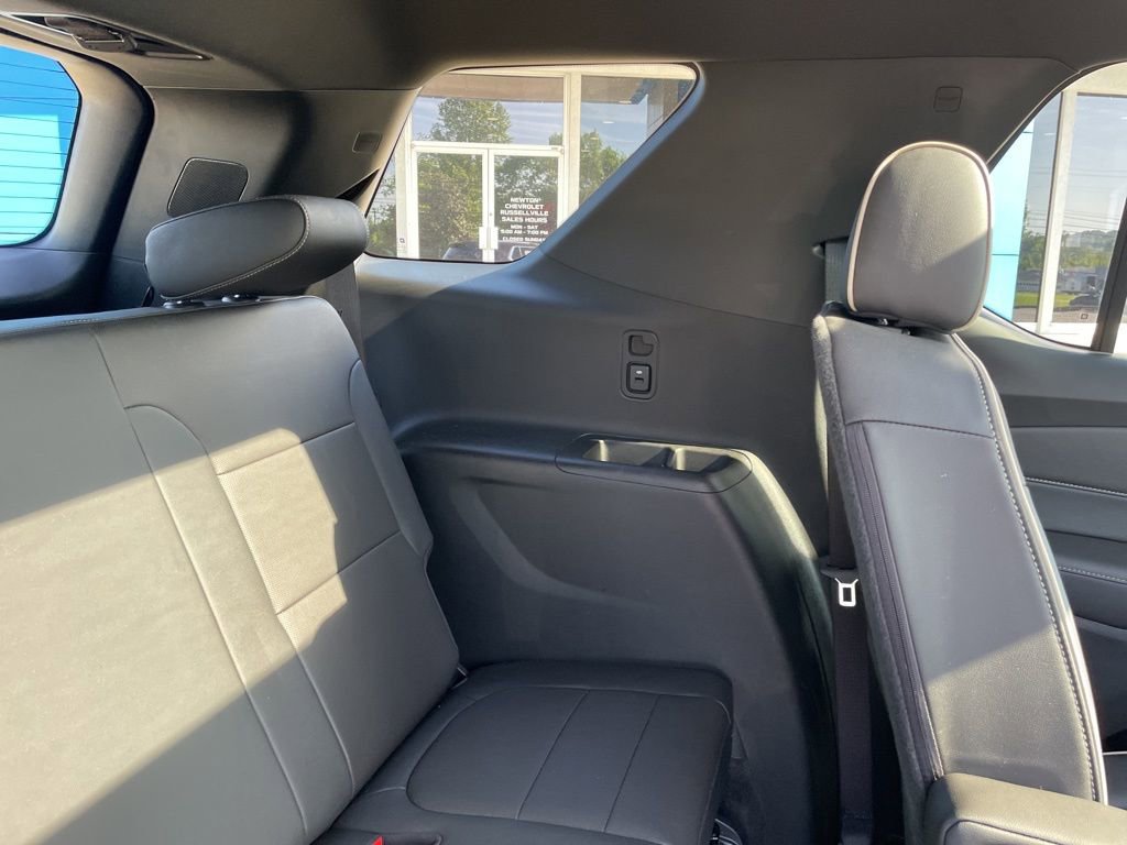 Used 2023 Chevrolet Traverse Premier AWD/4WD image 40