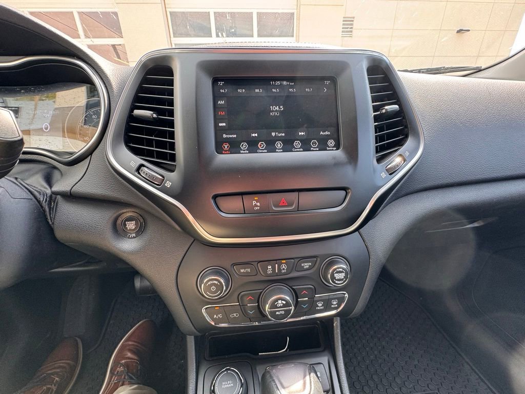 Used 2019 Jeep Cherokee Latitude Plus w/ Comfort/Convenience Group AWD/4WD image 13