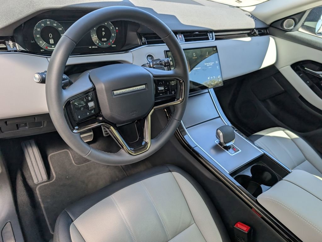 Certified 2025 Land Rover Range Rover Evoque Dynamic SE image 4