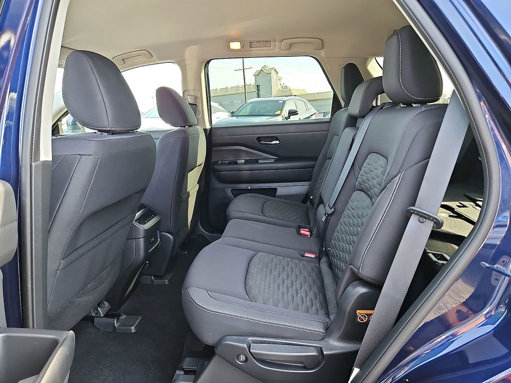 Used 2022 Nissan Pathfinder SV AWD/4WD image 11