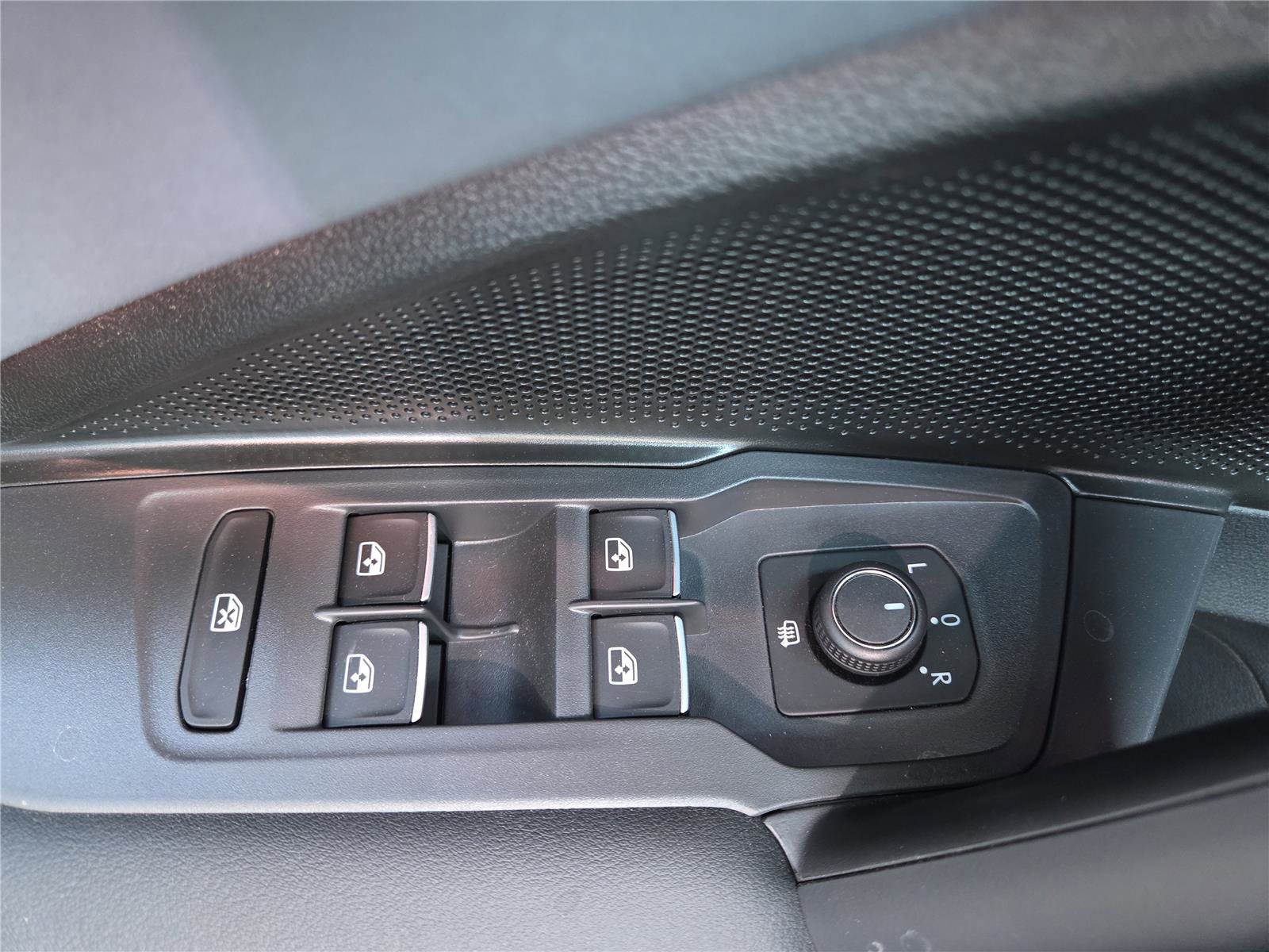 New 2026 Volkswagen Tiguan SE AWD/4WD image 12