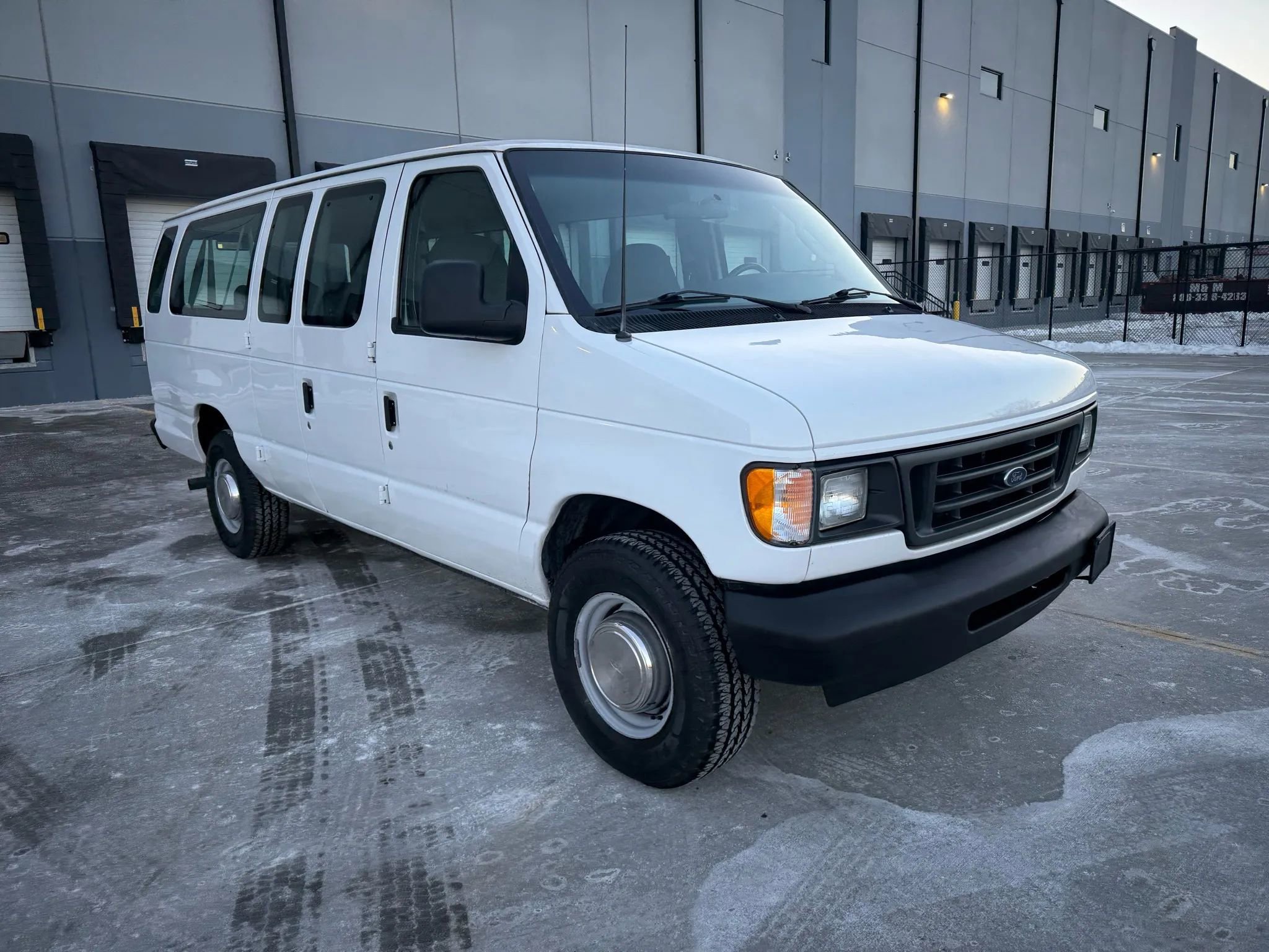 Used 2003 Ford E-350 and Econoline 350 XLT image 13