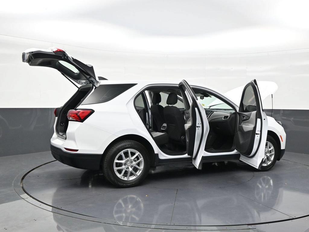 Used 2024 Chevrolet Equinox LS FWD image 28