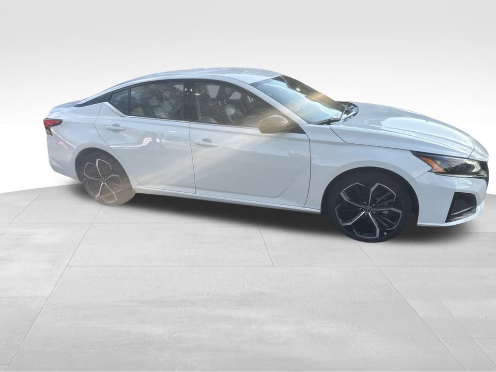 Used 2024 Nissan Altima 2.5 SR image 25