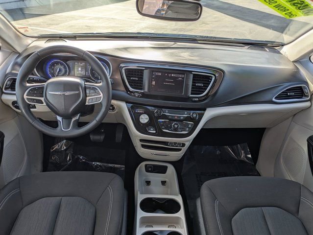 Used 2023 Chrysler Voyager LX image 16