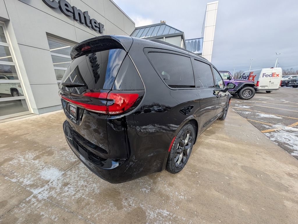 New 2026 Chrysler Pacifica Select w/ S Appearance Package FWD image 6
