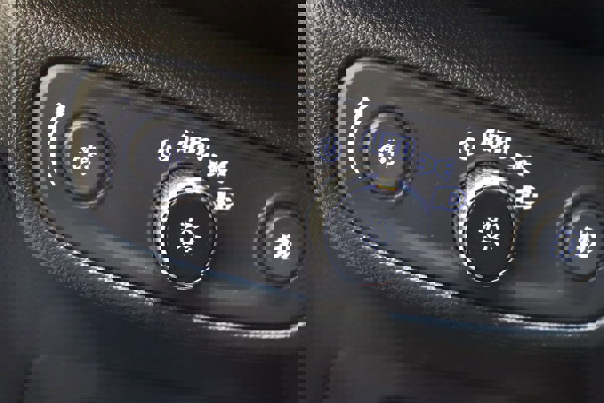 Used 2023 Chevrolet TrailBlazer RS w/ Technology Package image 36