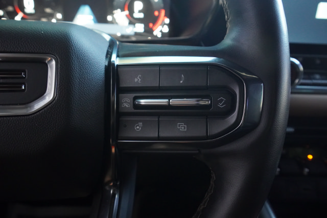 Used 2024 GMC Canyon AT4 w/ AT4 Premium Package AWD/4WD image 17